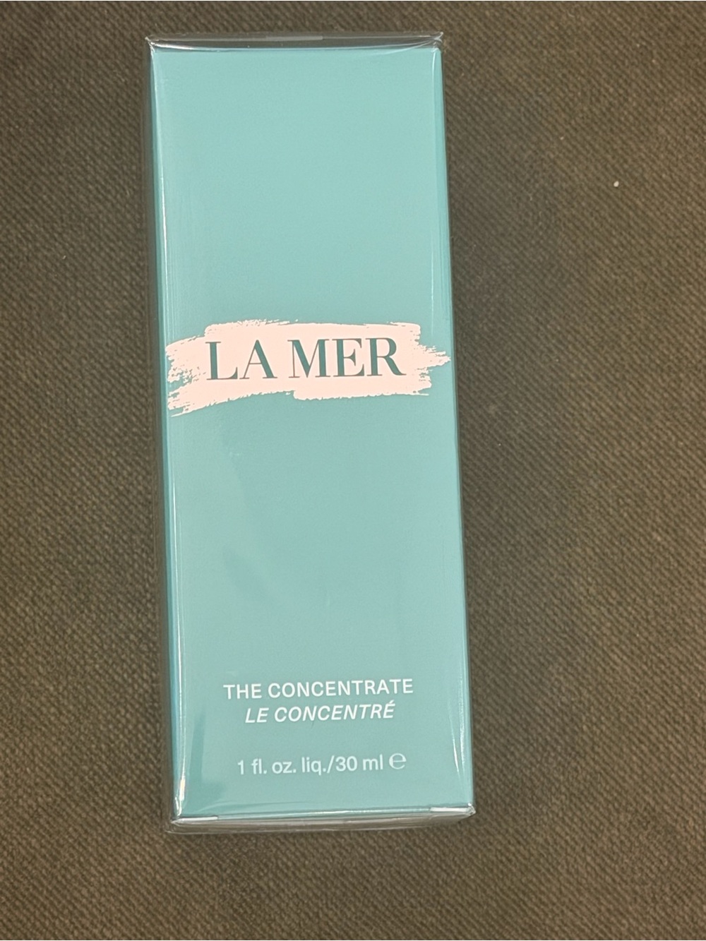 La Mer The Concentrate Serum in Teal and White Packaging